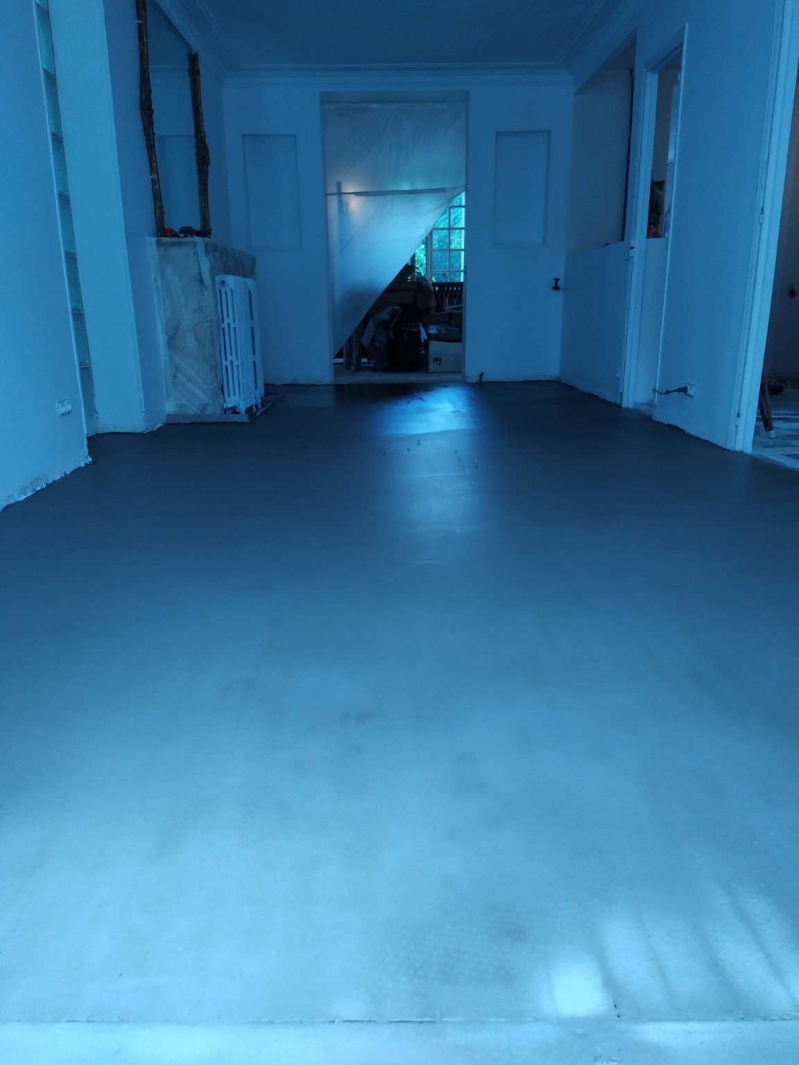 Sol intérieur rénové avec finition uniforme