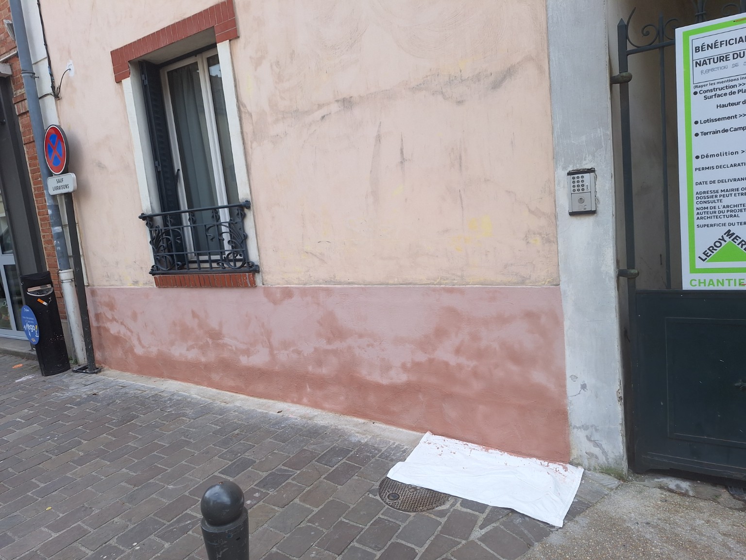 Escalier rénové avec moquette beige