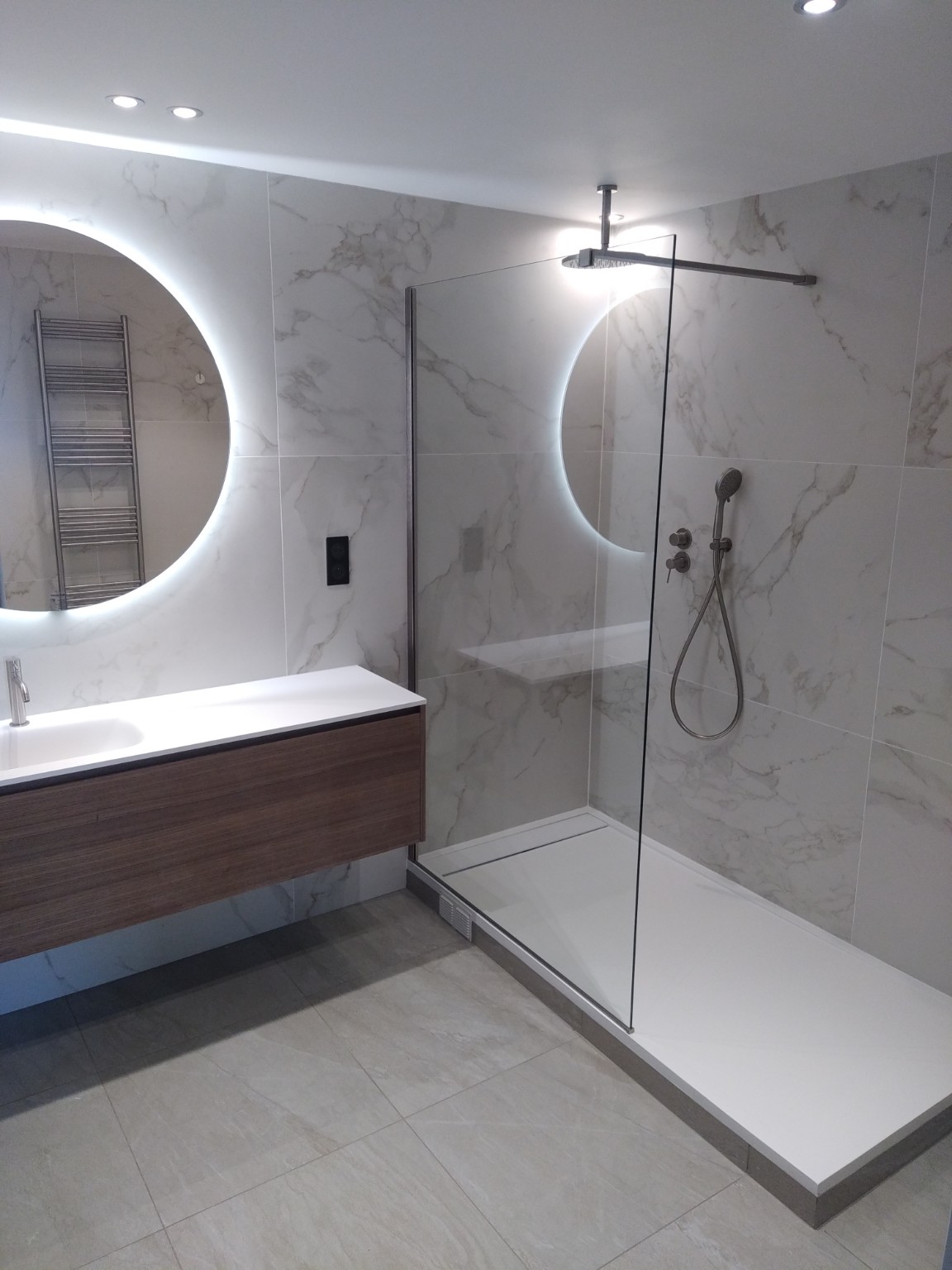 Salle de bains moderne rénovée